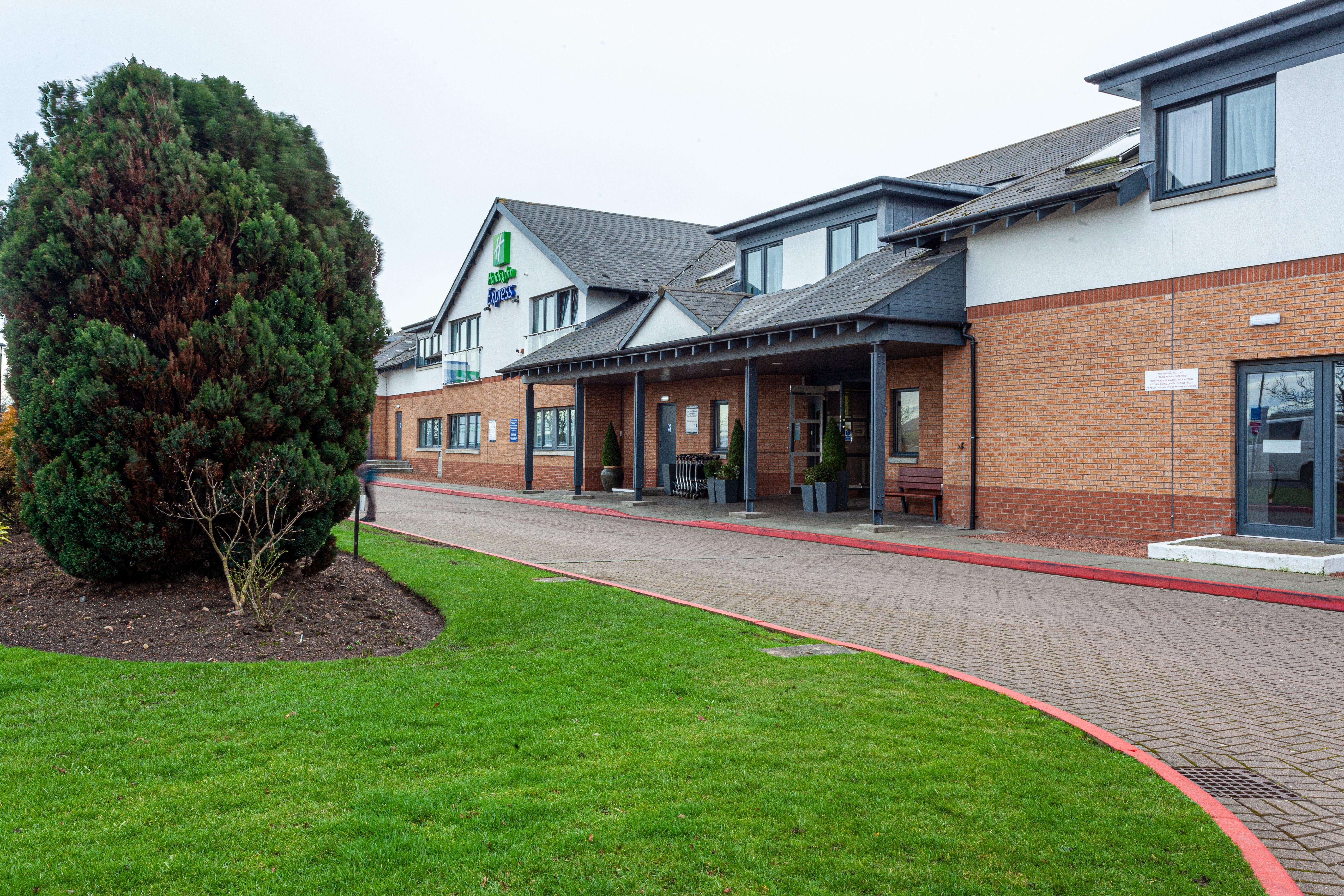 Holiday Inn Express Edinburgh Airport, An Ihg Hotel Ingliston Exterior photo